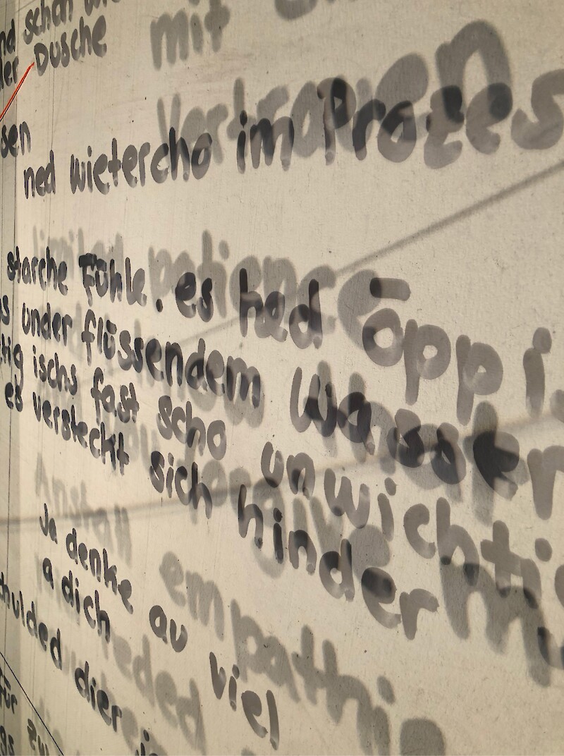 verletzlich zeigen, verstanden fühlen – Medium Text als künstlerische Praxis