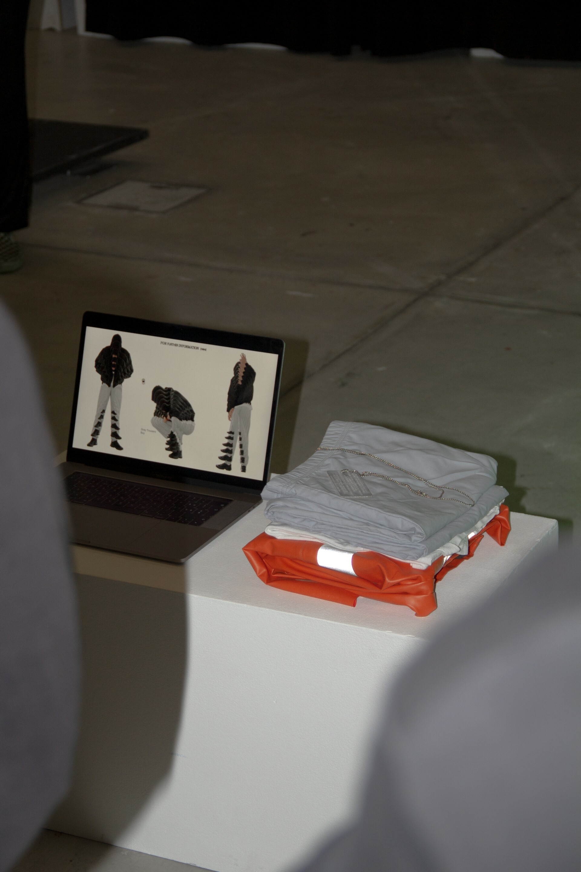 Blank Shirt – New Opulence Strategies in Fashion Identities