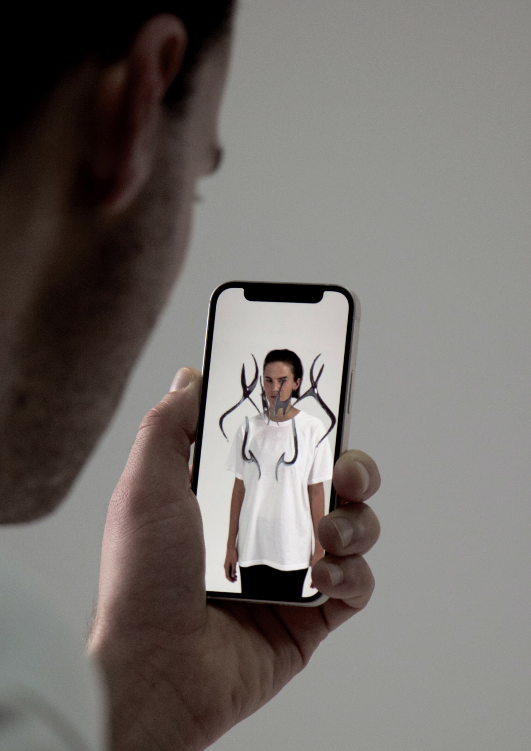 Blank Shirt – New Opulence Strategies in Fashion Identities